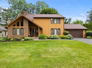4 Green Pine Ln, Webster, NY 14580