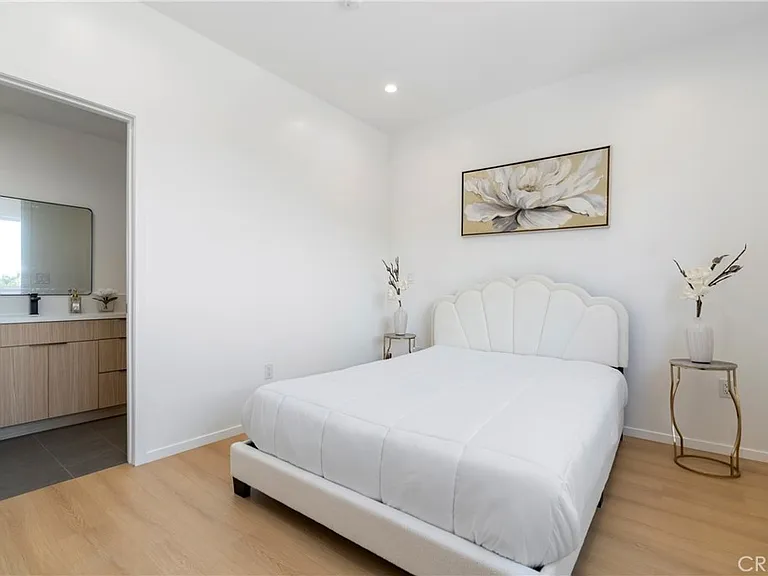 2517 Alsace Ave — Photo 17