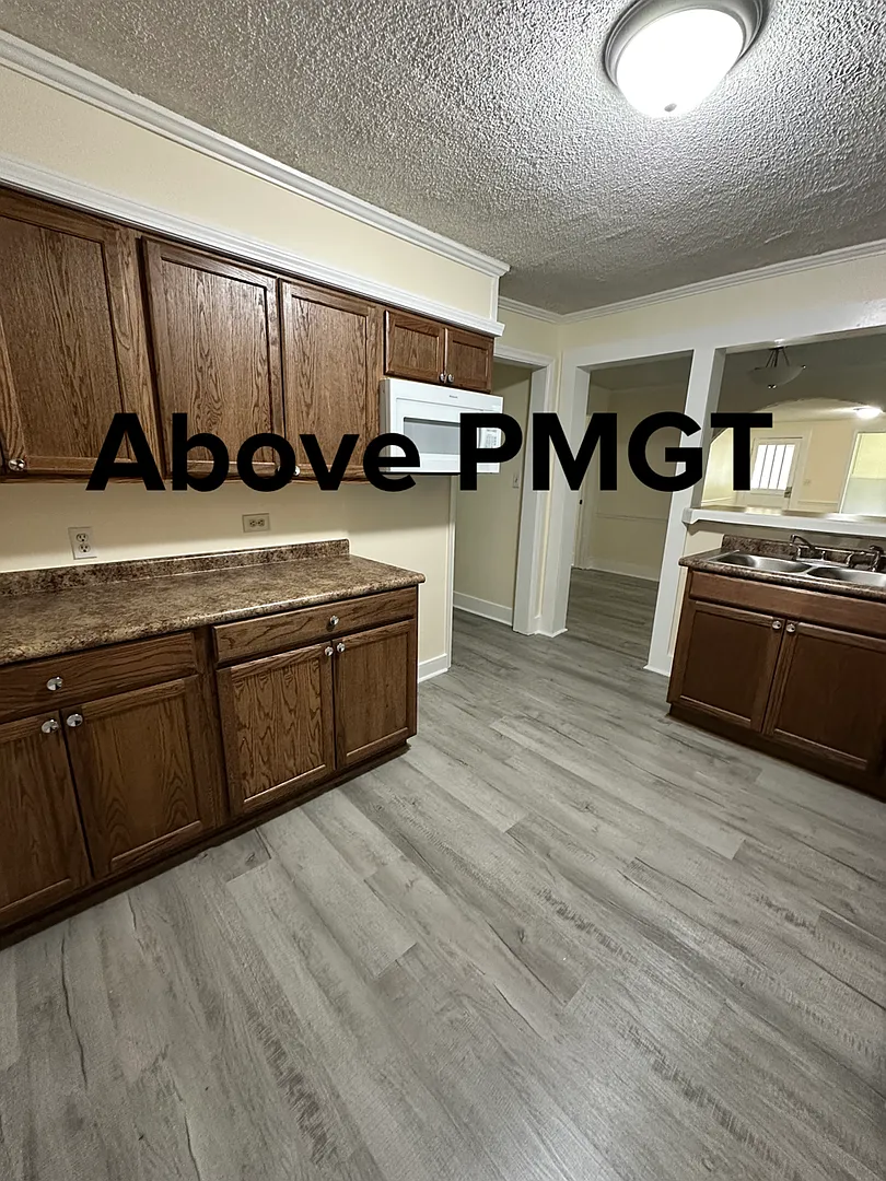 3 bed, 2 bath remodeled home — Photo 4