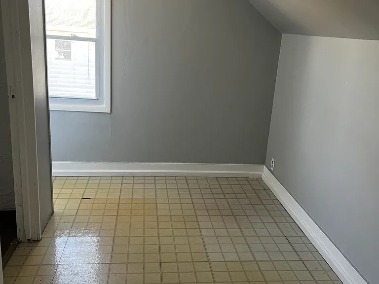 53 Myers Ave — Photo 6