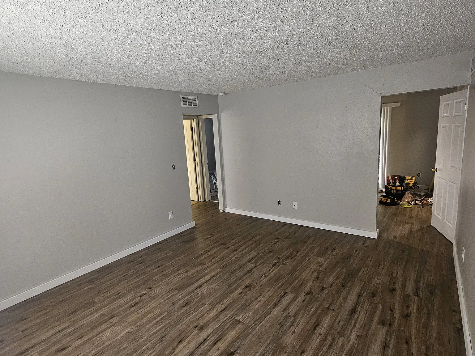 2 bed, 845 sqft, $1,075 — Photo 2