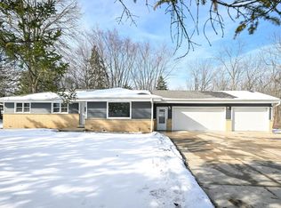 5105 S Small Rd, New Berlin, WI 53151
