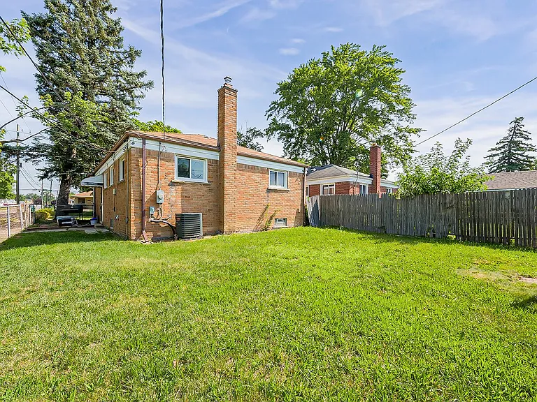 28783 Leona St — Photo 28