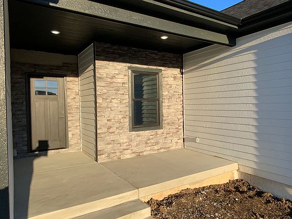 2nd image of 1613 Ash Ct