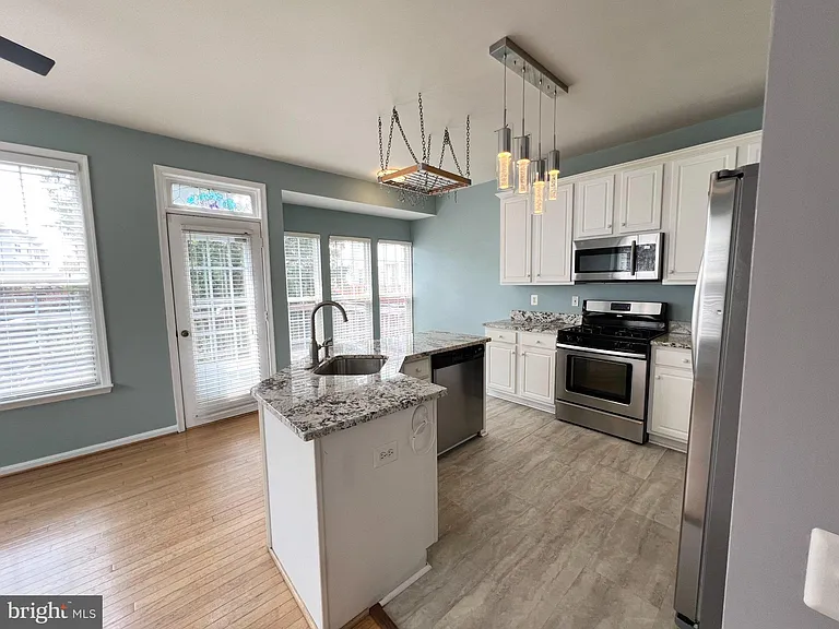 22464 Maison Carree Sq — Photo 5