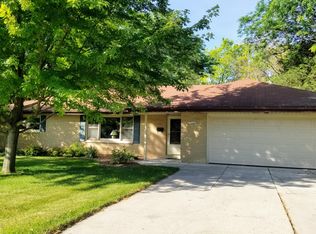 1100 Sunset Ct, Grafton, WI 53024