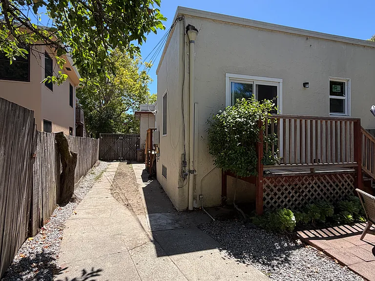 106 Treanor St — Photo 33