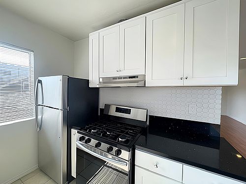 5th image of 825 N Harvard Blvd APT 4