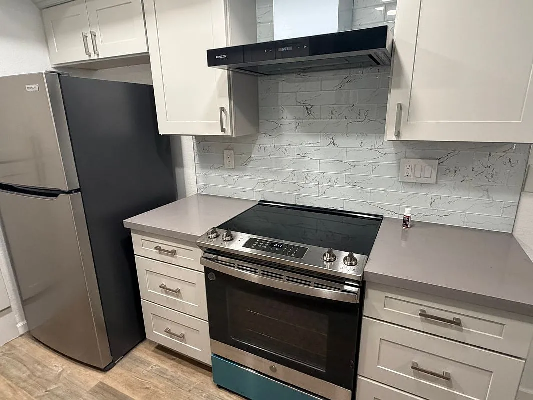 2 bed, 2.0 bath, 840 sqft, $3,000 — Photo 2