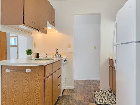 3rd image of 502 13th St SE #16