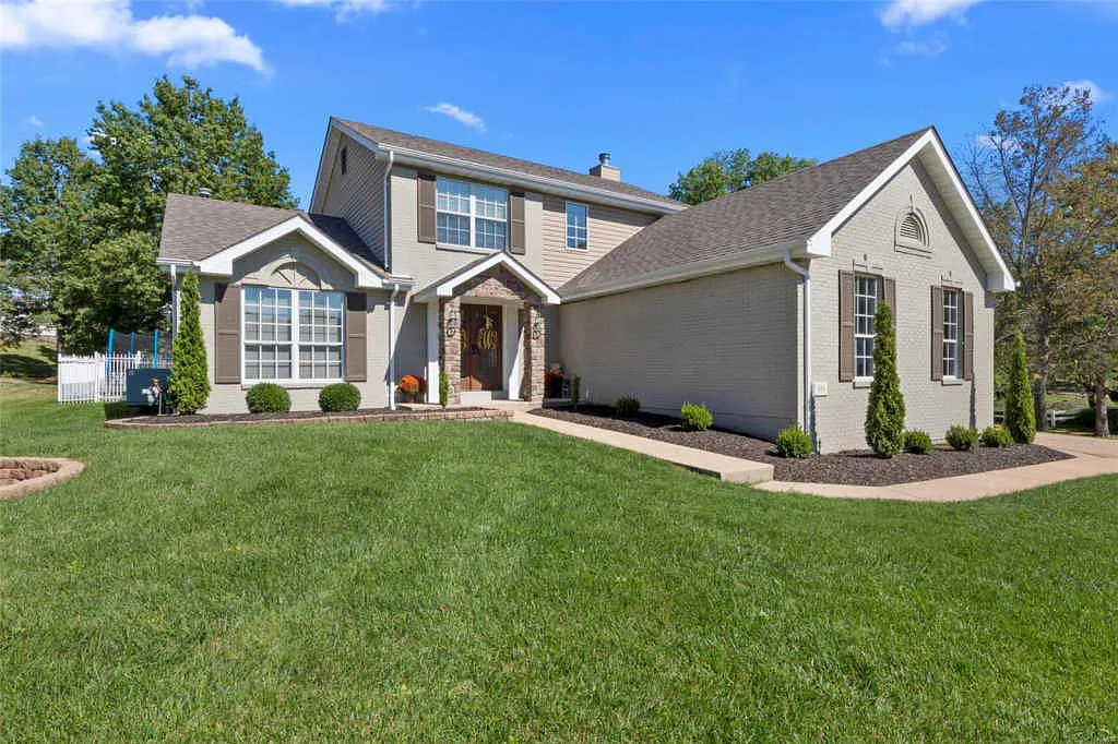 401 Ballwin Estates Ct photo 1