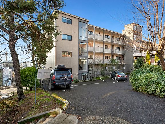 4th image of 400 Melrose Ave E APT 604