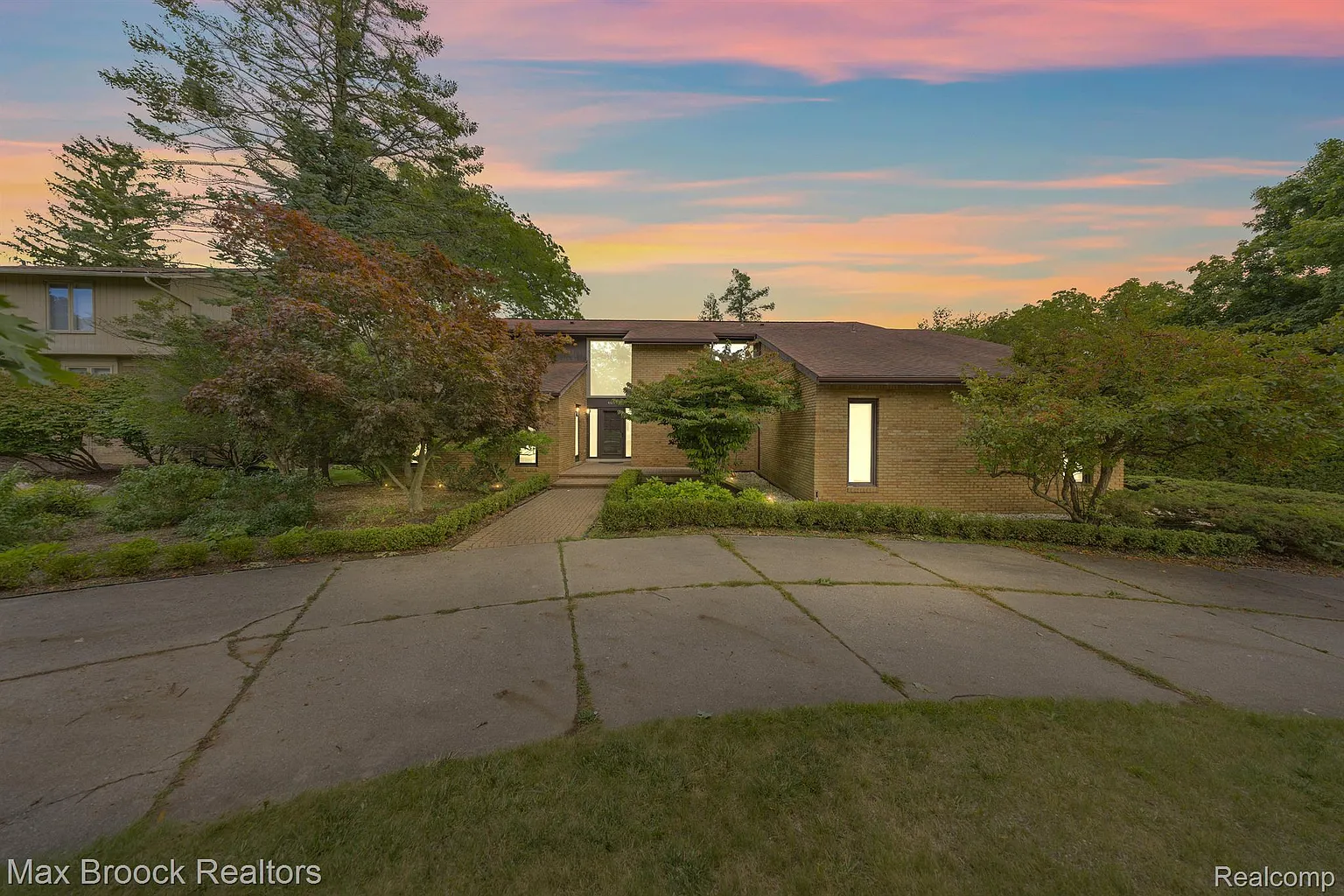 4619 Maura Ln photo 1