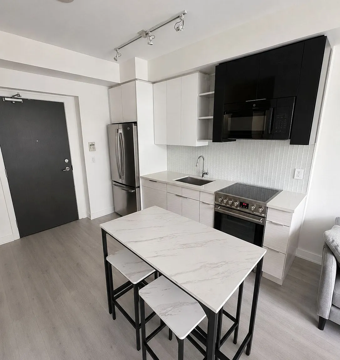 1 bed, $2,400 — Photo 2