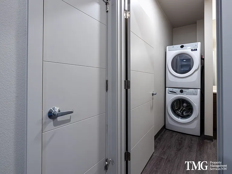 Market Village Apartments — Photo 11