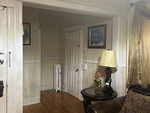 4th image of 19 Linden Ave APT 2