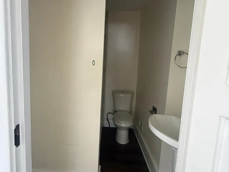 275 Parkview Ave #275 — Photo 8