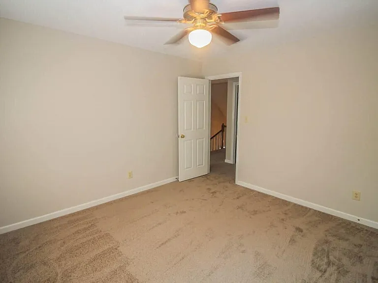246 Farmington Dr W — Photo 37