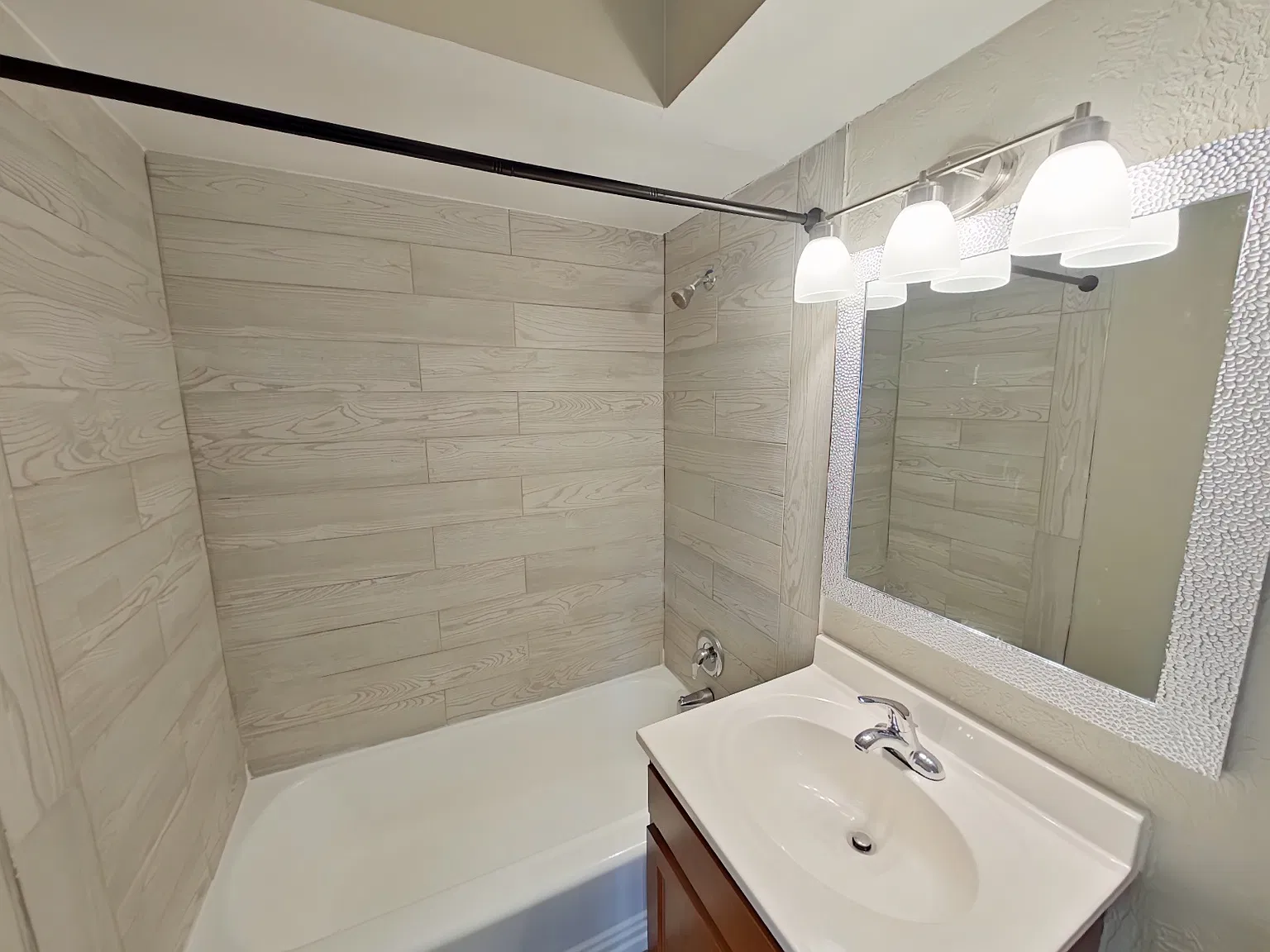 1 bed, $900 — Photo 1