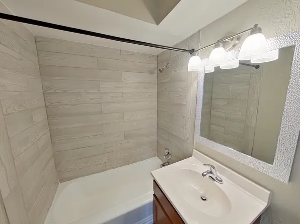 D216-8690 Broadview Rd #D-216, Broadview Heights, OH 44147