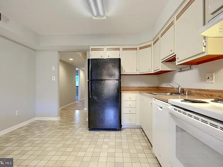 6 Mullingar Ct #301 — Photo 20
