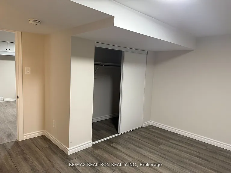 923 Bayview Ave #BASEMENT — Photo 7