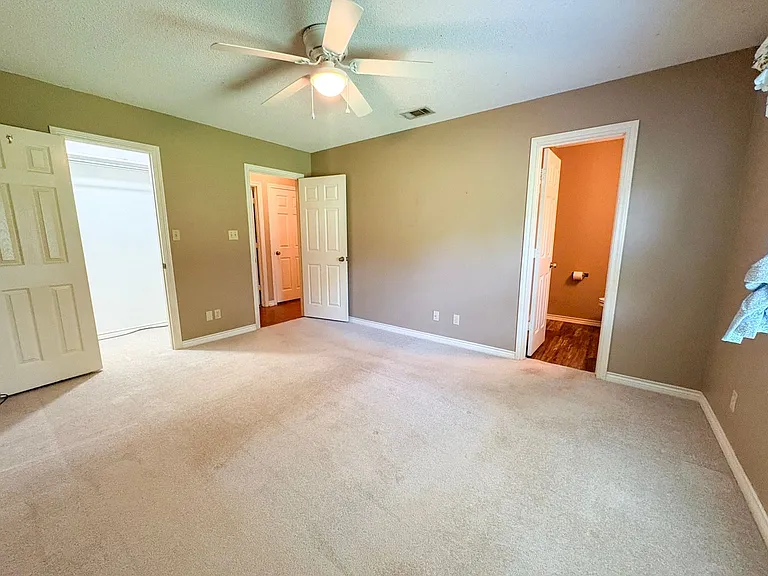 811 S Houston St — Photo 11