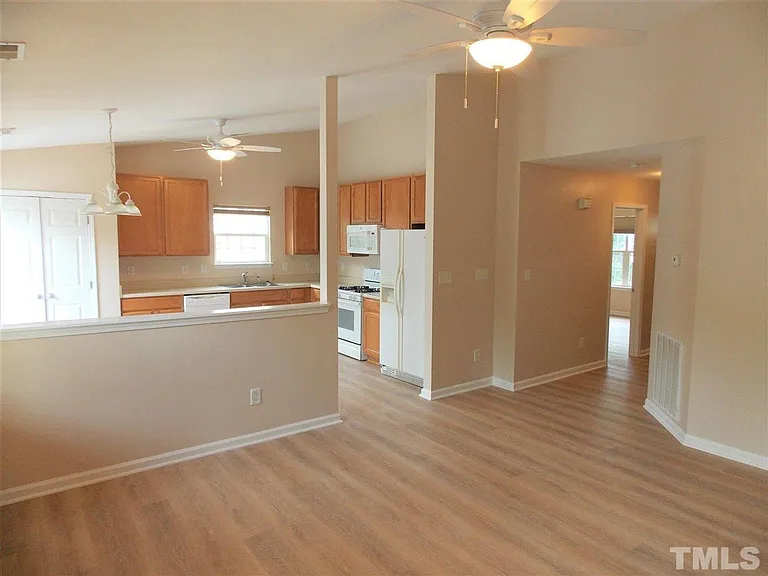 1741 E Honey Springs Ave — Photo 5