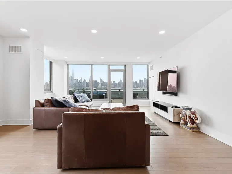 9 Avenue At Port Imperial #1016 — Photo 3