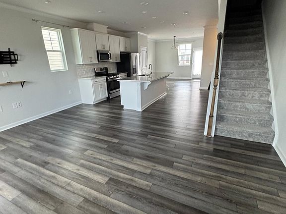 3rd image of 1980 Rosedale Ridge Ave