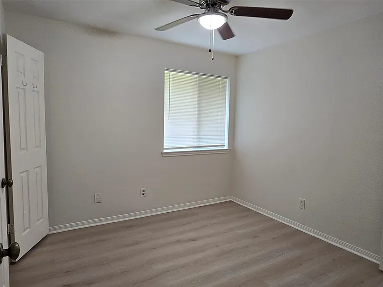 3434 Streamside Ln — Photo 23