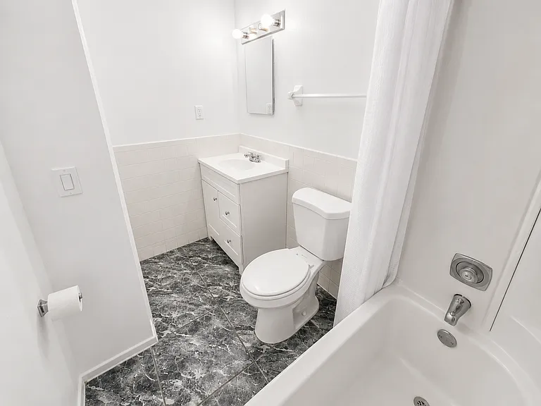 1954 S Pine Dr — Photo 3