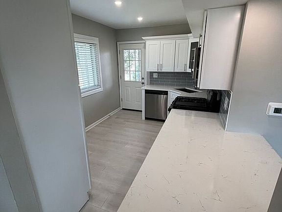 4th image of 649 W Park Ave Unit C