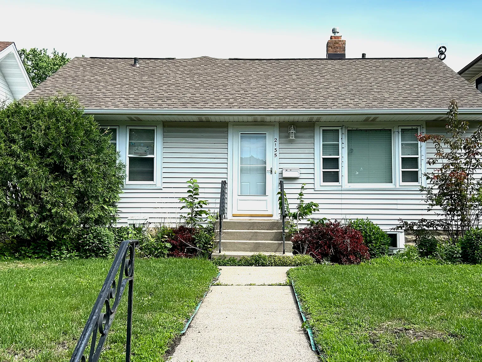 3 bed, 1200 sqft, $2,698 — Photo 1