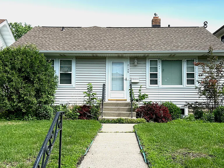 2135 Randolph Ave — Photo 1
