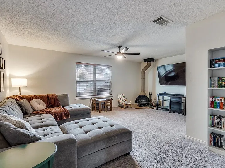 606 Bandera St — Photo 25
