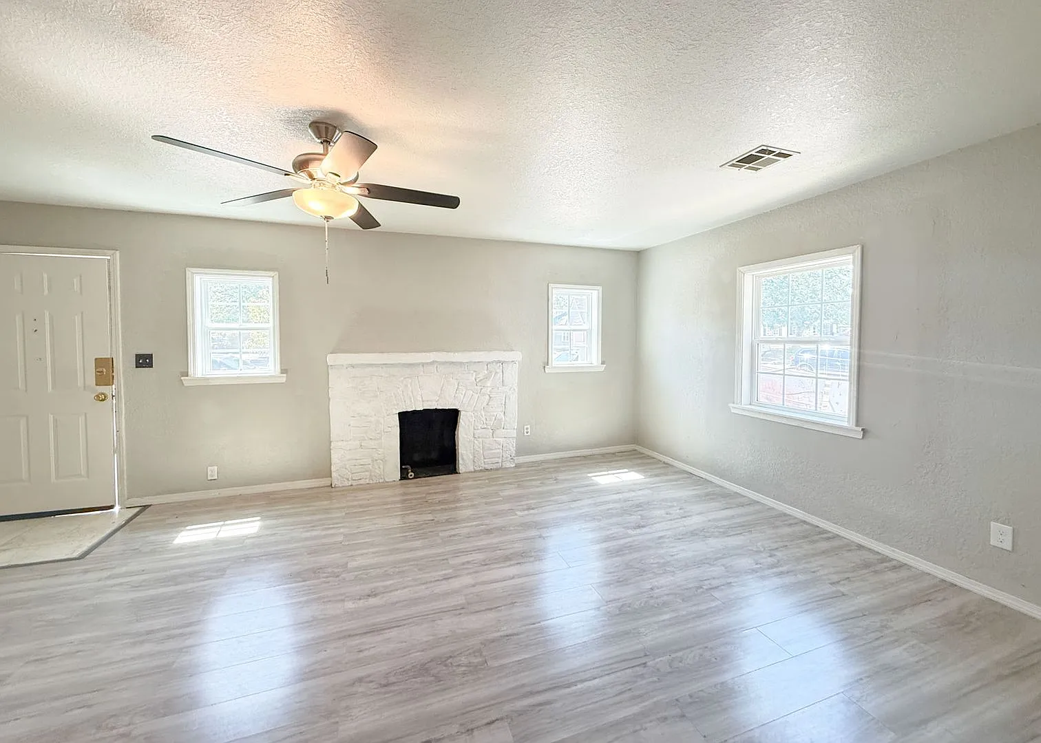 2-bedroom, 1-bathroom home in SW OKC! — Photo 3