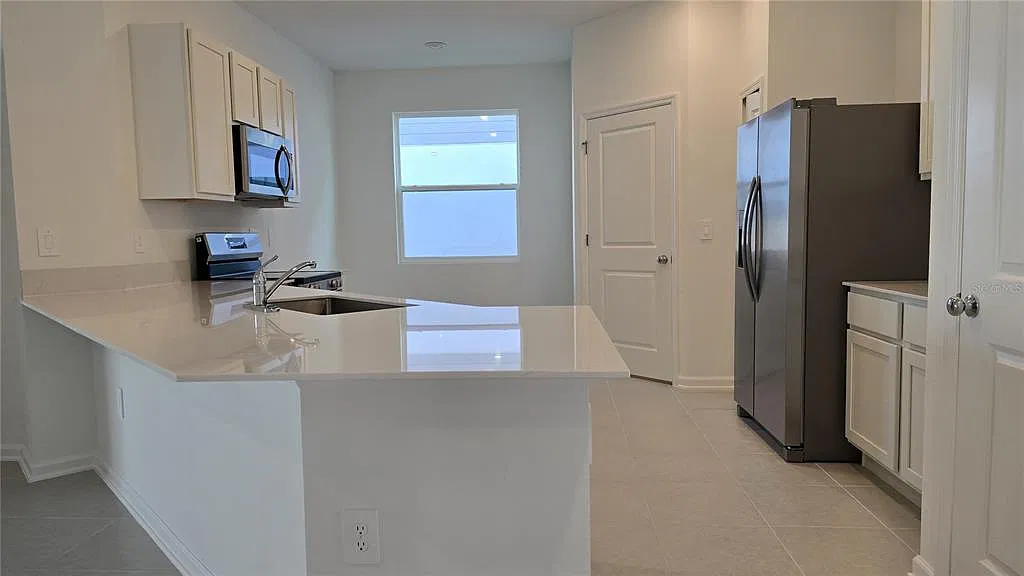 4 bed, 2.0 bath, 2108 sqft, $2,250 — Photo 4