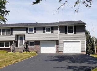 935 Bunker Hill Dr, Macedon, NY 14502