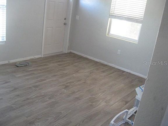 4th image of 1228 Pineview Ave
