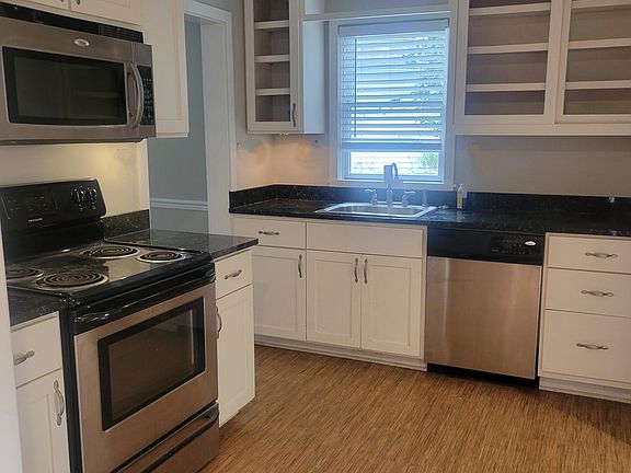 3rd image of 905 Evergreen Ave