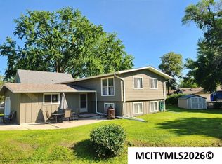 15257 Thoburn Ave, Clear Lake, IA 50428