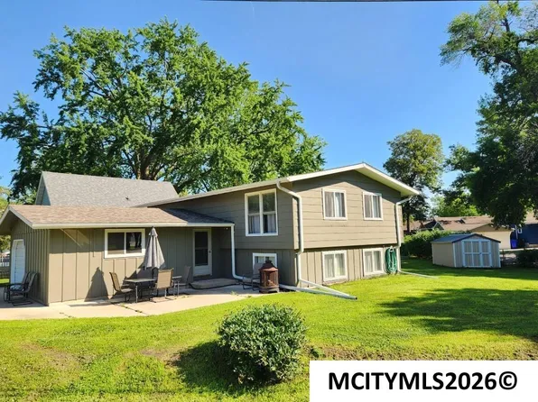 15257 Thoburn Ave, Clear Lake, IA 50428