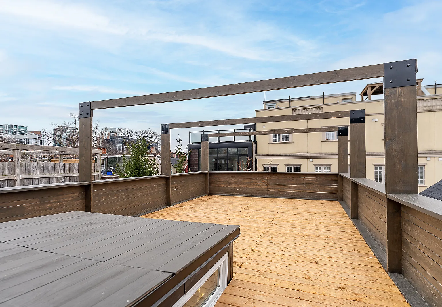180 Strachan Avenue — Photo 3