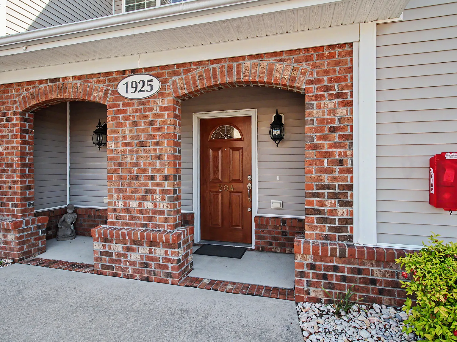 1925 Tara Ct — Photo 4