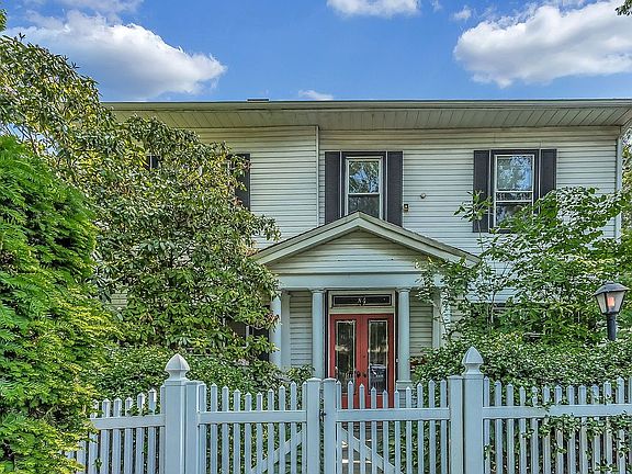 2nd image of 84 Townsend Ave