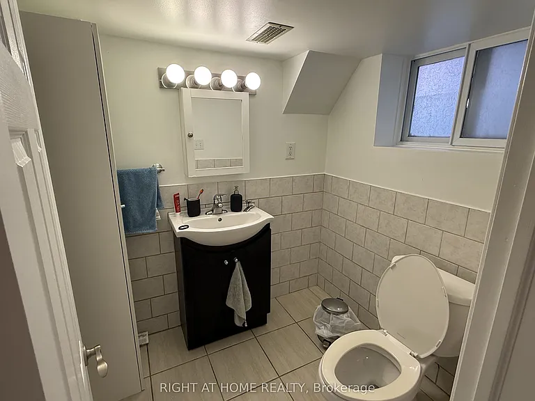 169 Lawrence Ave W #BASEMENT — Photo 4