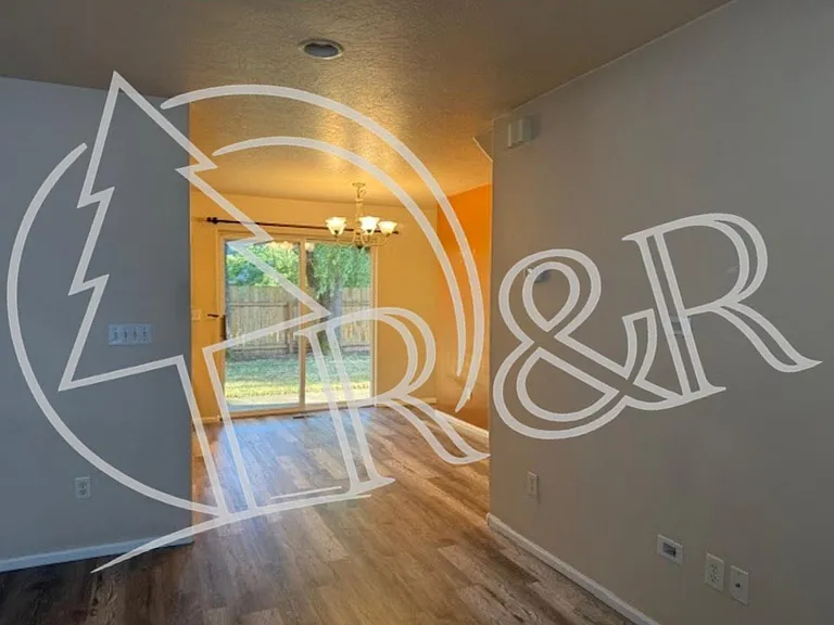 590 Hollyhock Ln — Photo 2