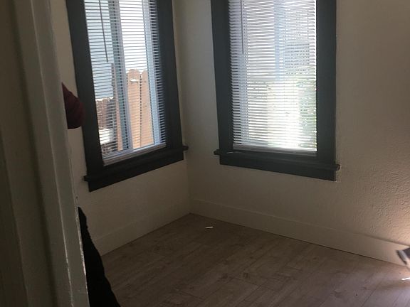 3rd image of 4716 1/2 S Figueroa St