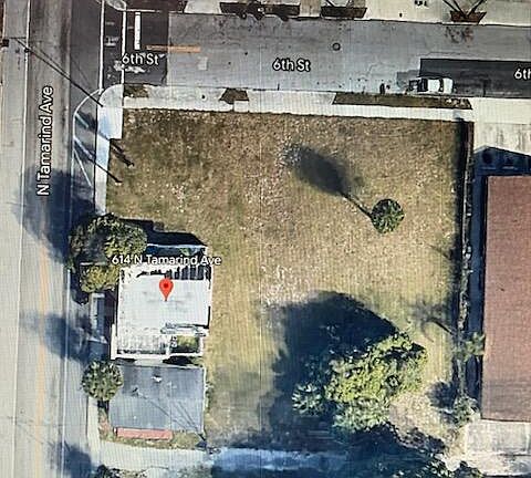 3rd image of 614 N Tamarind Avenue